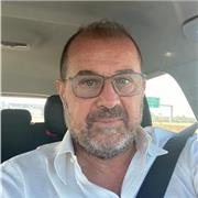 disponibile ad aiutare con i compiti in tutte le materie o quasi. Matematica esclusa.